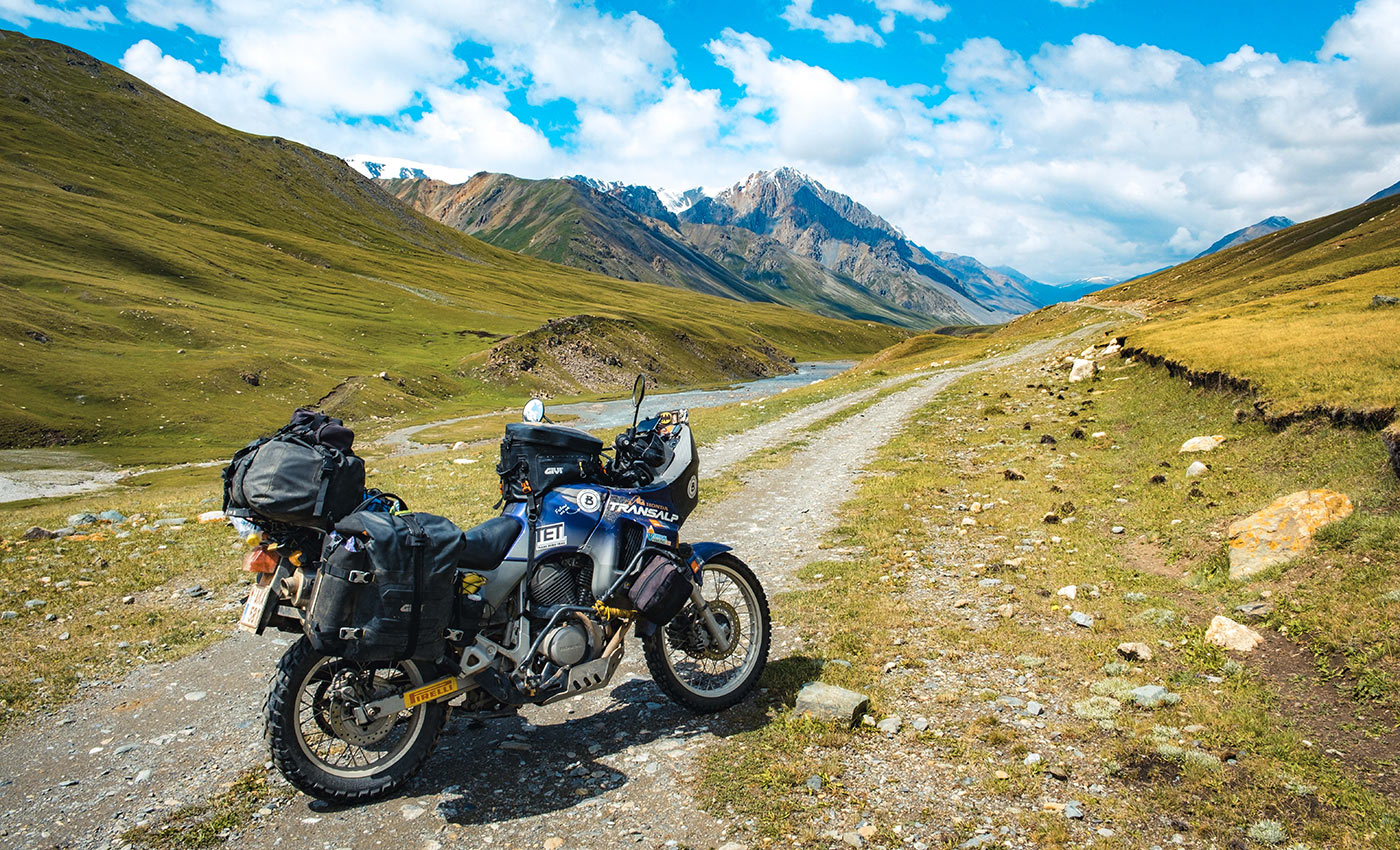 ADVENTURING+AROUND+THE+WORLD+BY+MOTORCYCLE